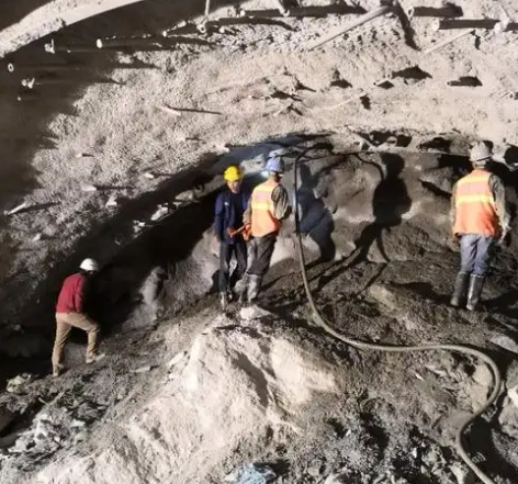 磐安拱顶带模注浆料的施工流程及注意事项